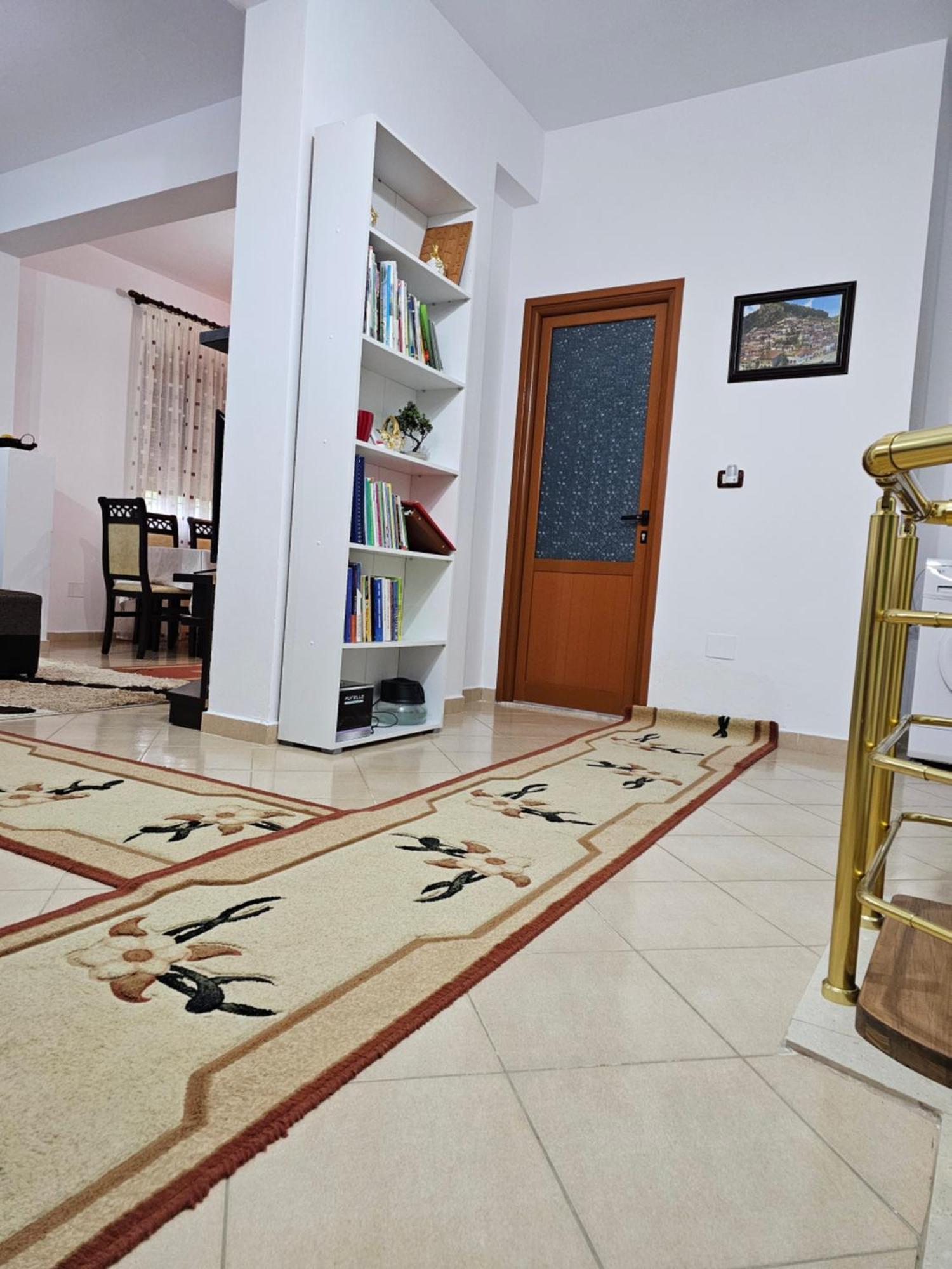 Guesthouse Iljaz Berat Extérieur photo