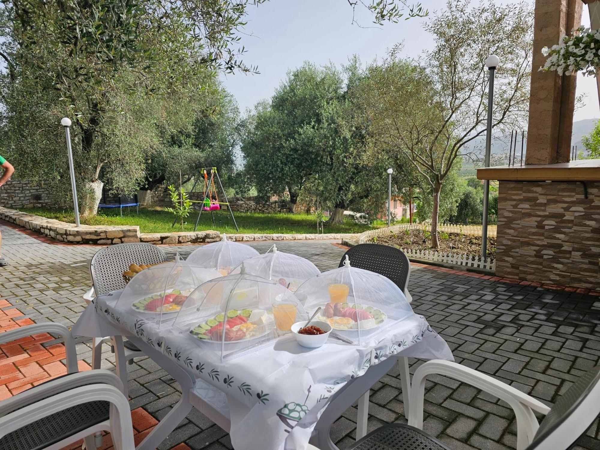 Guesthouse Iljaz Berat Extérieur photo