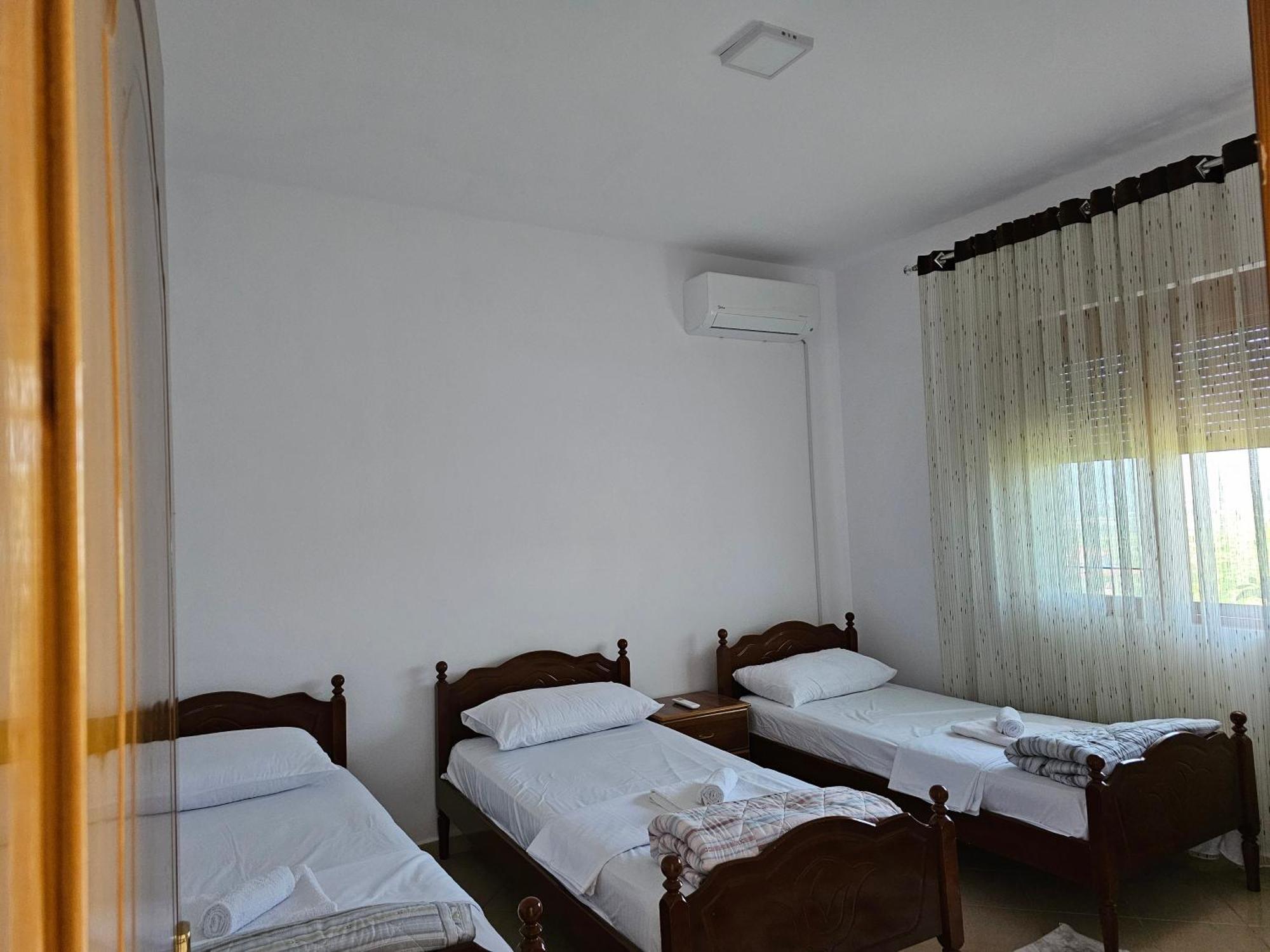 Guesthouse Iljaz Berat Extérieur photo