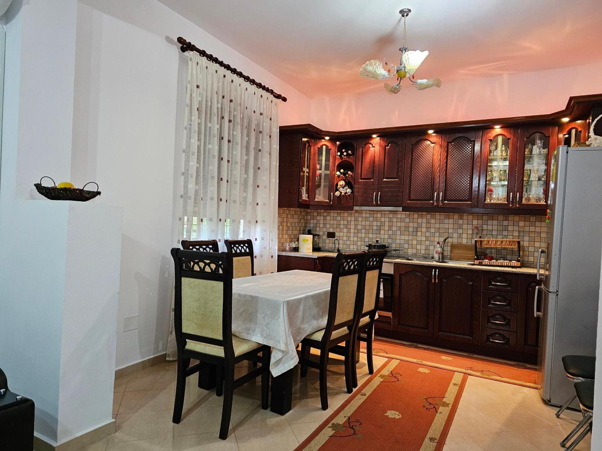 Guesthouse Iljaz Berat Extérieur photo