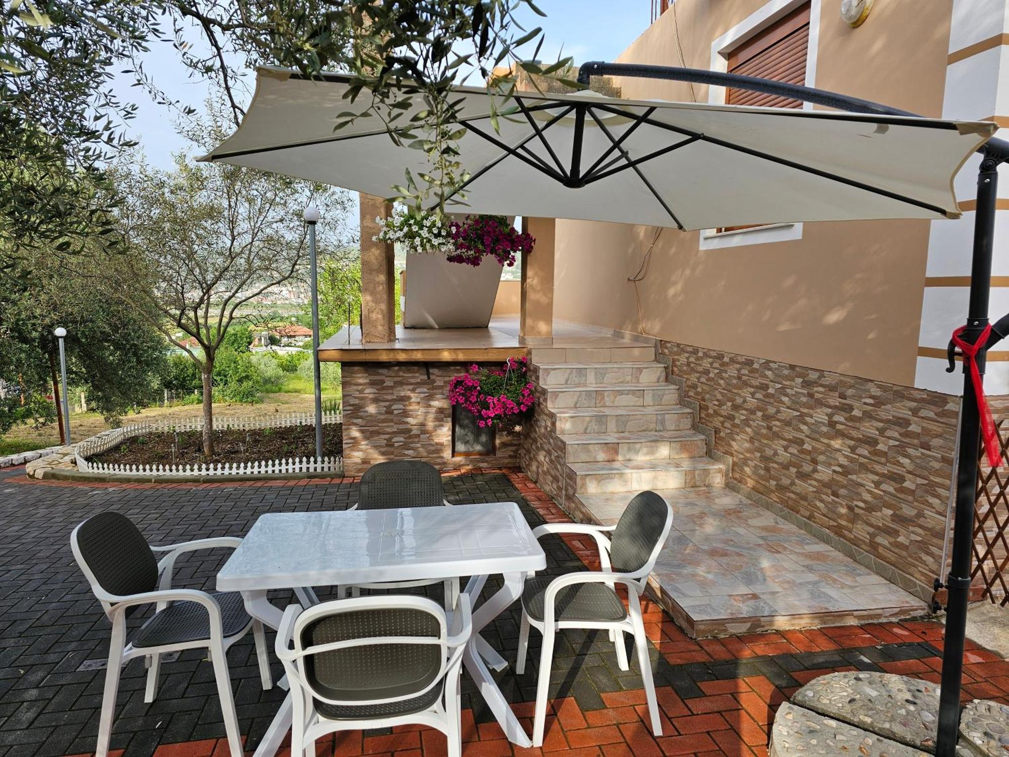 Guesthouse Iljaz Berat Extérieur photo