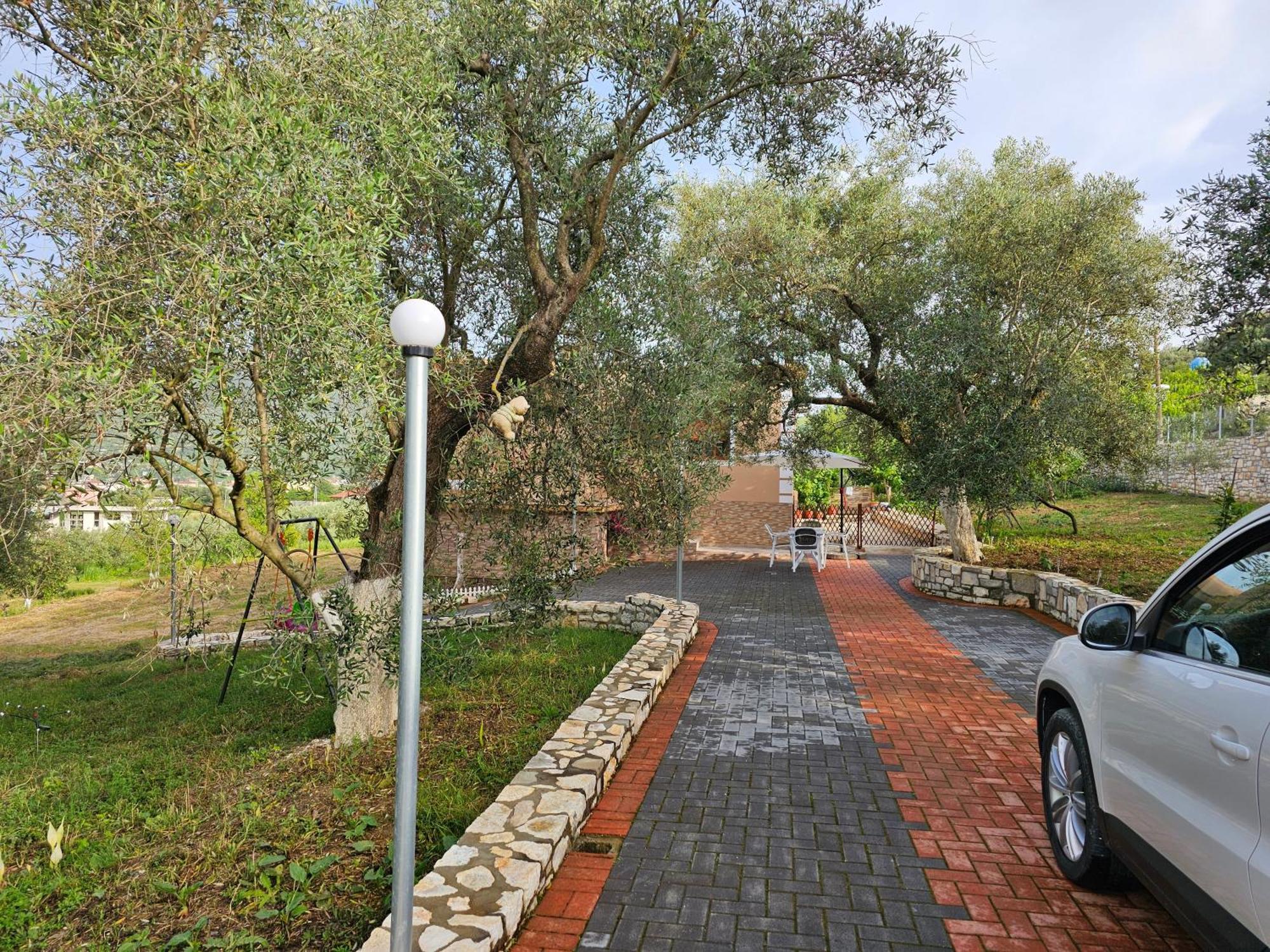 Guesthouse Iljaz Berat Extérieur photo